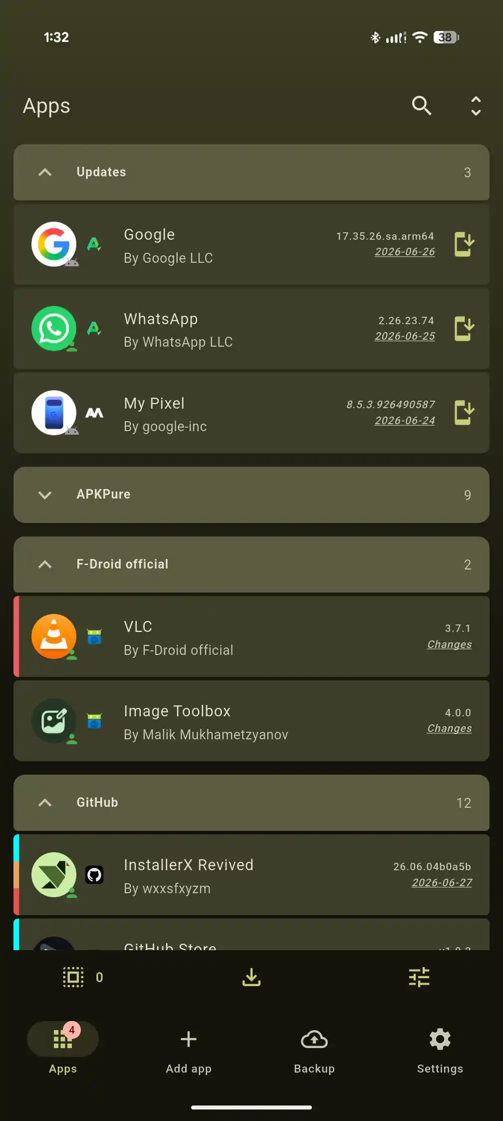 App list shows update status at a glance with source/category grouping and badges.